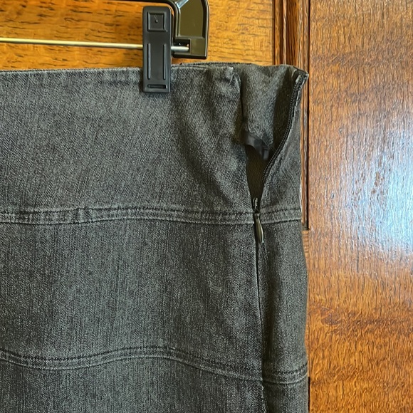 Black lightweight denim size 12 summer skirt - Picture 3 of 4